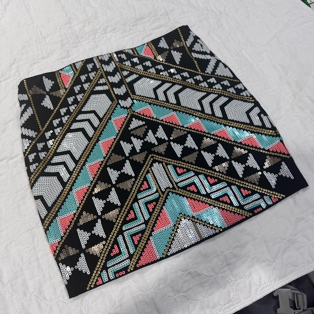 Express Vibrant Geometric Mini Skirt - Picture 2 of 3